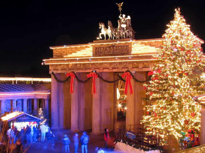 Poesie Di Natale In Tedesco.O Tannenbaum La Tradizionale Canzone Di Natale Tedesca Che Tradotta E Oh Albero Di Natale Berlino Magazine