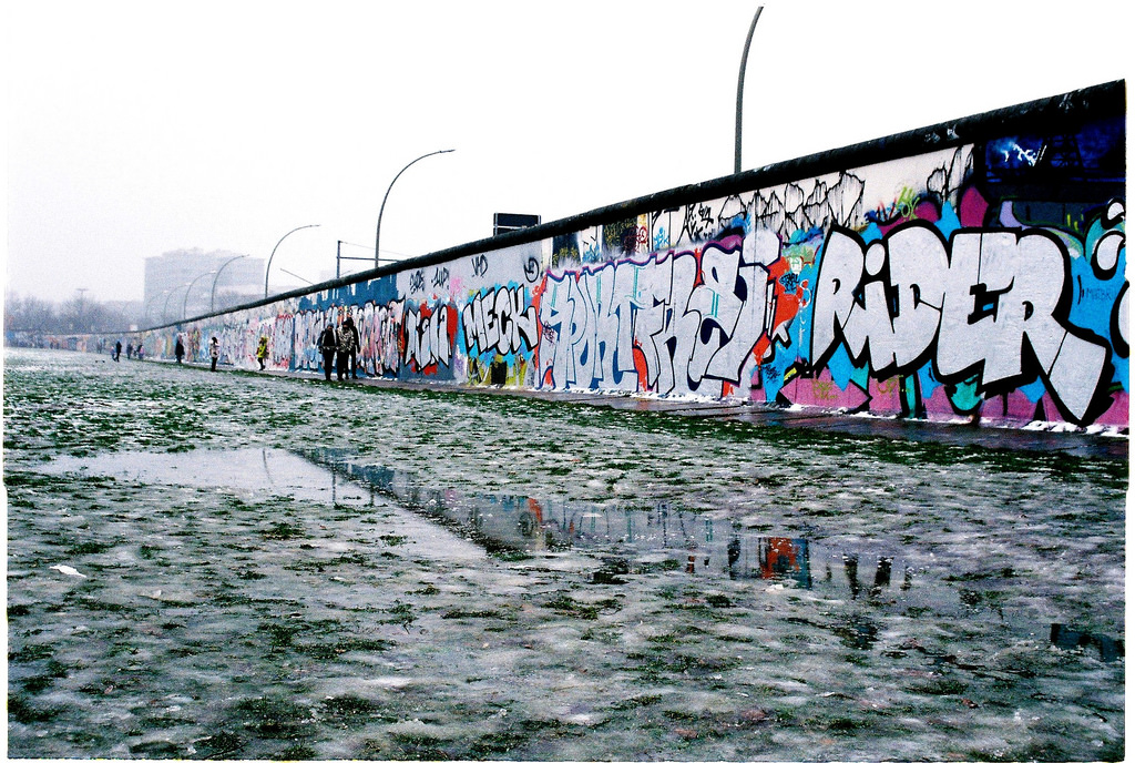 Katarína Chovancová - Berlin Wall, Rainy Day. - CC 2.0