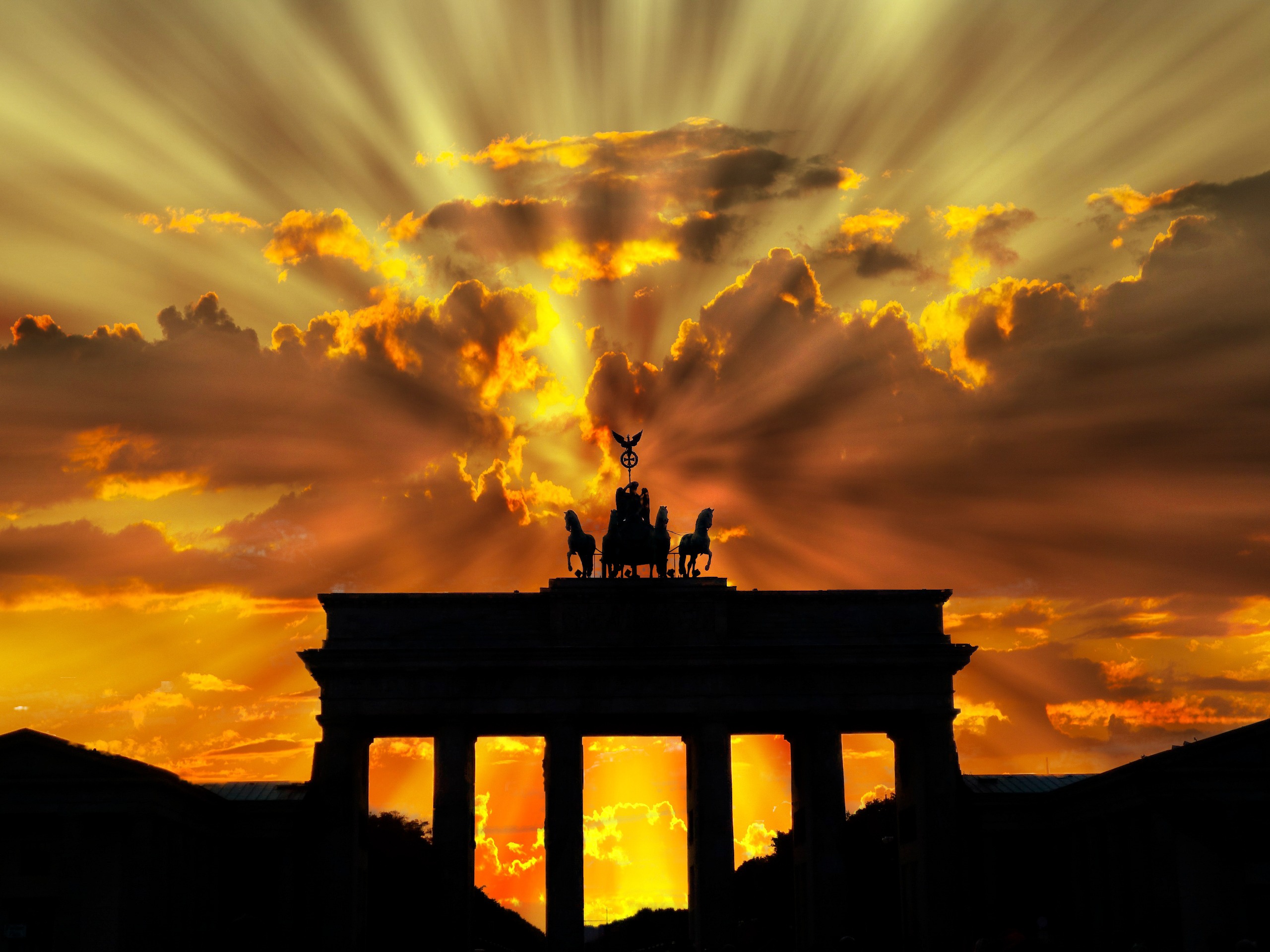 Berlino - Porta di Brandeburgo - Eventi Giorno della libertà da Pxhere - Pubblico dominio https://pxhere.com/en/photo/1009911