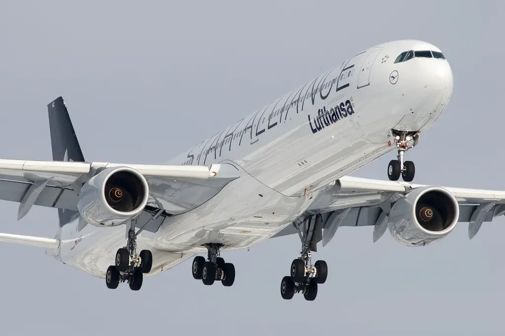 Lufthansa Airbus A340-600 on short final, Toronto Pearson runway 05