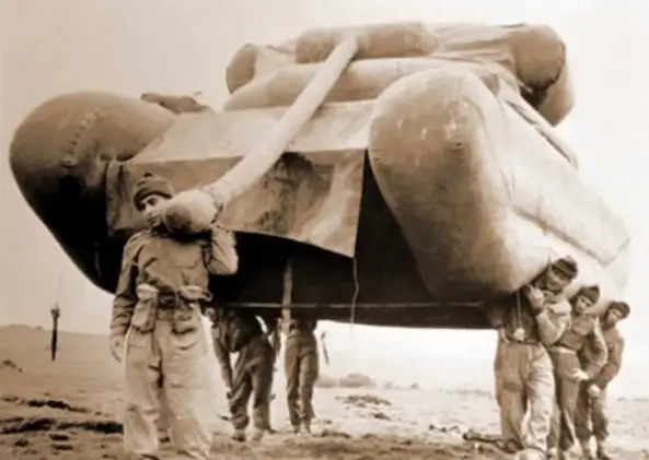 ©Youtube,WWII Inflatable Dummy Tanks.
