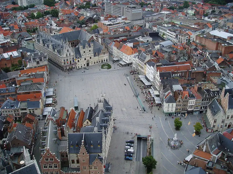 Mechelen Cc0 wikipedia https://commons.wikimedia.org/wiki/File:Mechelen_town_square_2.jpg
