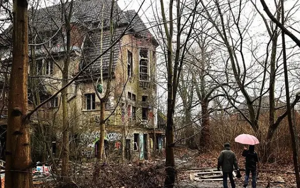 © Ruine Säuglings-und Kinderkrankenhaus Weißenseeon https://www.instagram.com/explore/locations/270771575/