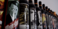 Le bottiglie di vino con Hitler sull'etichetta