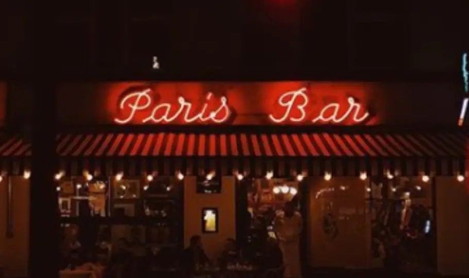 Esterno Paris Bar https://www.instagram.com/p/BpSF87qFvmn/