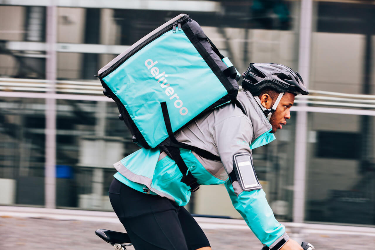 Rider Deliveroo ©Deliveroohttps://thefederalist.com/2018/12/10/delivery-guy-in-berlin-fired-after-telling-customer-he-supports-brexit/?fbclid=IwAR0lDXxgTPPewAklneFSulJesjOZYEYTa-q5H_pNu8jGrej3HaMYrs3MqAo