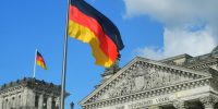 bandiera tedesca https://pixabay.com/it/reichstag-il-volke-tedesco-germania-324982/ ©karlherl CC0