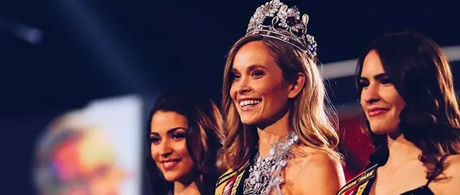 Nadine Berneis, Miss Germania 2019 dal profilo ufficiale Instagram https://www.instagram.com/p/BuRkmuUHQ5_/