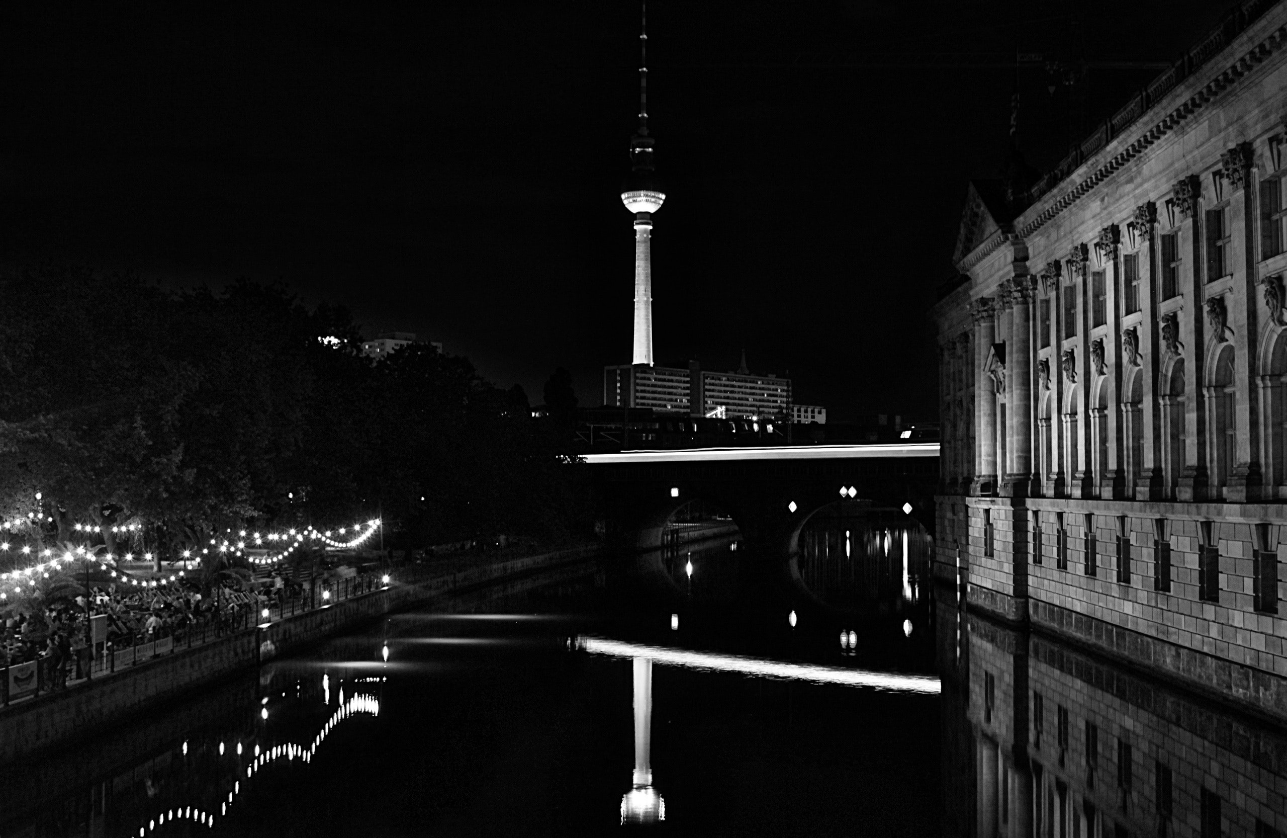 cc0 pexels https://www.pexels.com/photo/alexanderplatz-architecture-berlin-bridge-275502/