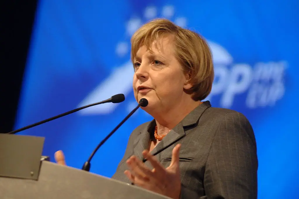 Merkel, European People's Party, https://it.wikipedia.org/wiki/Angela_Merkel#/media/File:Flickr_-_europeanpeoplesparty_-_EPP_Congress_Rome_2006_(132).jpg, CC BT 2.0