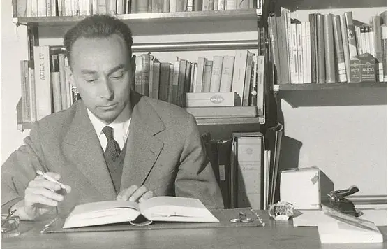 Primo Levi Pubblico Dominio https://it.wikipedia.org/wiki/File:Primo_Levi_(1960).jpg