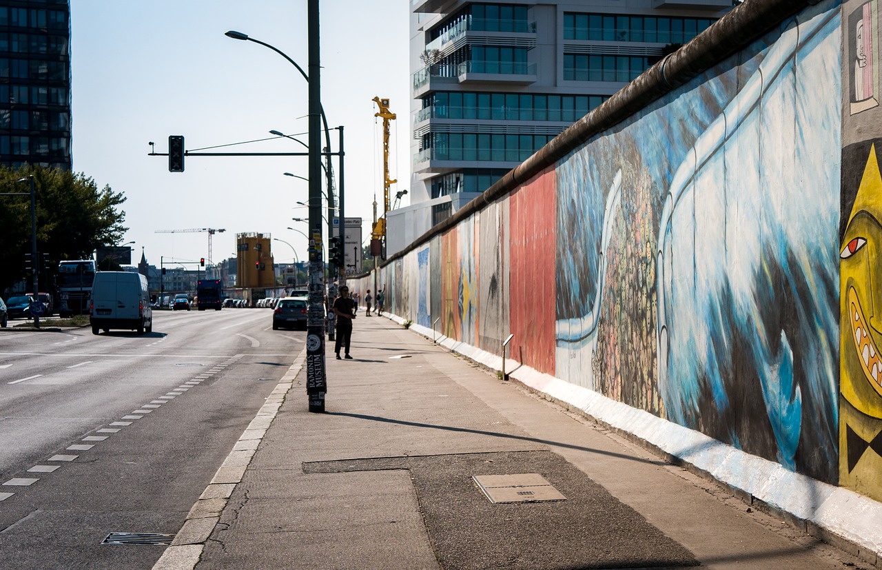 Muro di Berlino, RedTusk, https://pixabay.com/photos/berlin-wall-graffiti-germany-mural-3720276/ CC0