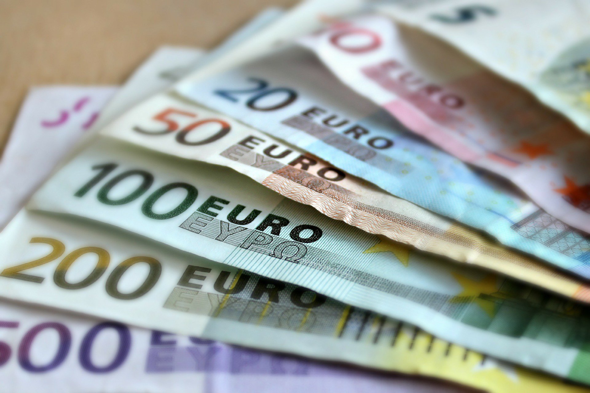 euro, martaposemuckel, https://pixabay.com/it/photos/banconota-euro-banconote-209104/ CC0