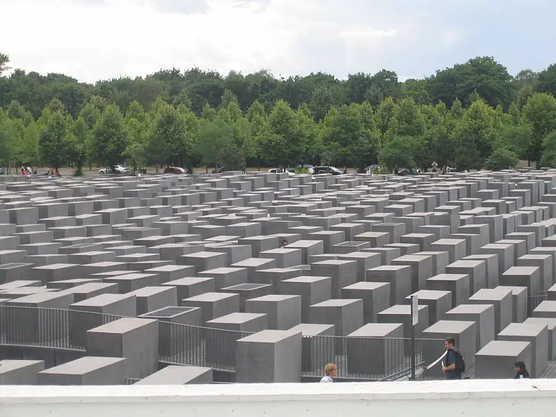 memoriale berlino ©Giacomo Augusto CC 0 https://it.wikipedia.org/wiki/File:Memoriale_Olocausto.JPG