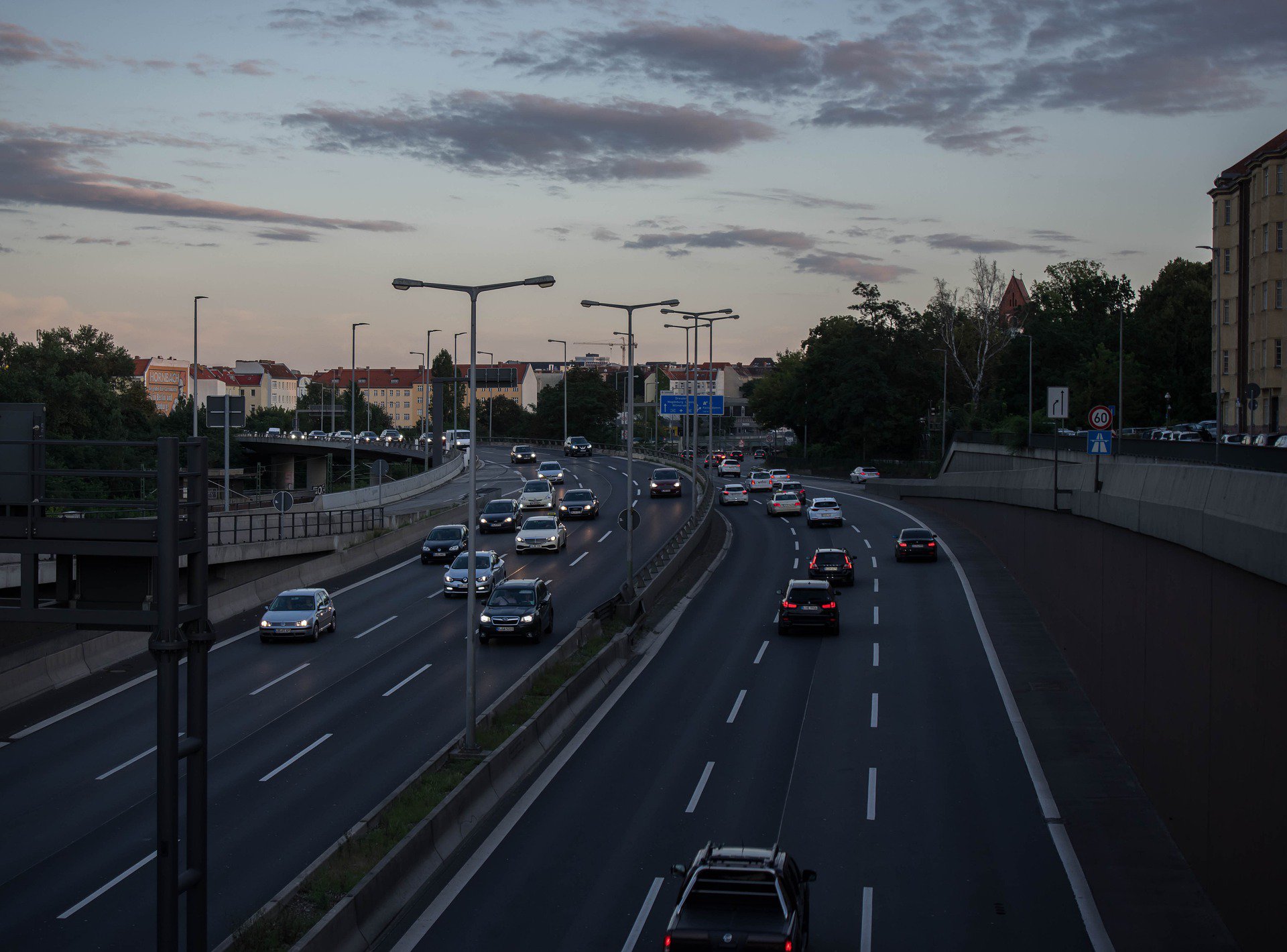 Strada trafficata, emkamnicepic, CC0