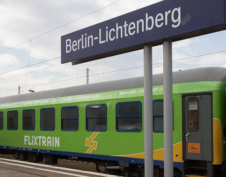 Flixtrain, https://commons.wikimedia.org/wiki/File:2018-05-09_FlixTrain_Berlin-7418.jpg?fbclid=IwAR0kbOfc9T1ZNis8IVqdTP7eDoAWO8Aek5NtGt5NnQaJcmxZTJS7wr_y4Lk, © Olaf Kosinsky, CC BY-SA 3.0-de