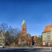 Berlin-zehlendorf, user:12019, https://pixabay.com/it/photos/berlino-zehlendorf-germania-chiesa-169798/ CC0