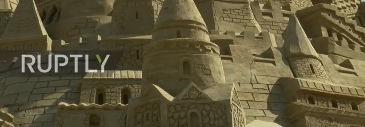 Castello di sabbia, screenshot da YouTube