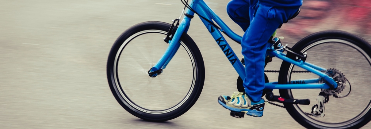 Bicicletta, StockSnap, https://pixabay.com/it/photos/esercizio-fitness-sano-bicicletta-2605371/ CC0