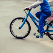 Bicicletta, StockSnap, https://pixabay.com/it/photos/esercizio-fitness-sano-bicicletta-2605371/ CC0
