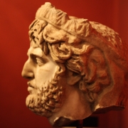 testa romana, Engin_Akyurt / 7280 immagini, https://pixabay.com/it/photos/scultura-testa-busto-ritratto-3703585/ CC0