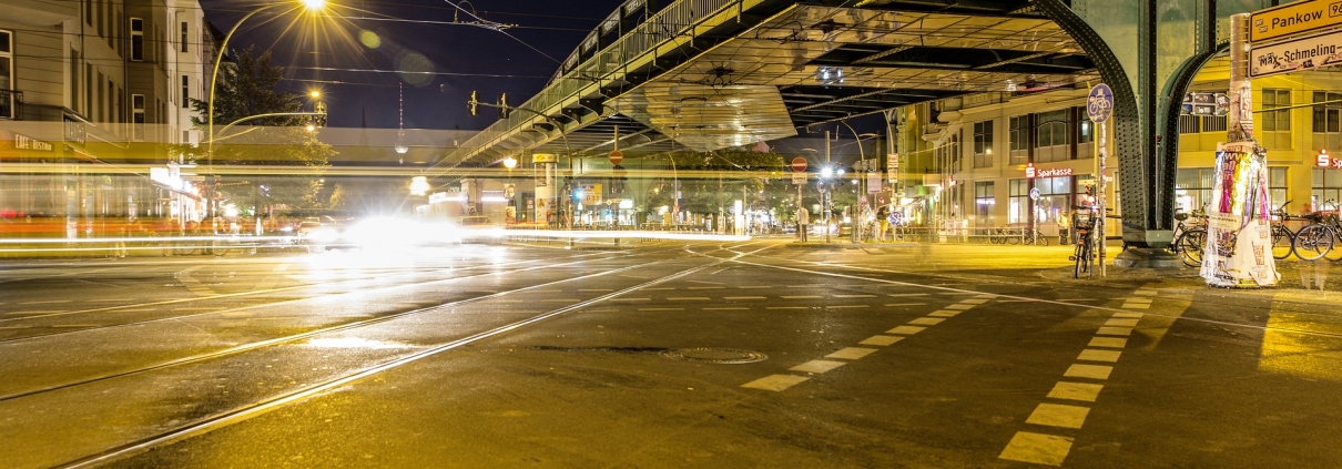 traffico,markusspiske, https://pixabay.com/it/photos/architettura-berlino-ponte-1705142/, CC0,
