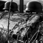 Wehrmacht, sl3p3r, https://pixabay.com/it/photos/natura-umano-guerra-wehrmacht-3260516/, CC0.