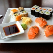 Sushi, ©, https://pixabay.com/get/53e9dc444853b108feda8460825668204022dfe05556704f7d287ed0/sushi-599721_1920.jpg?attachment