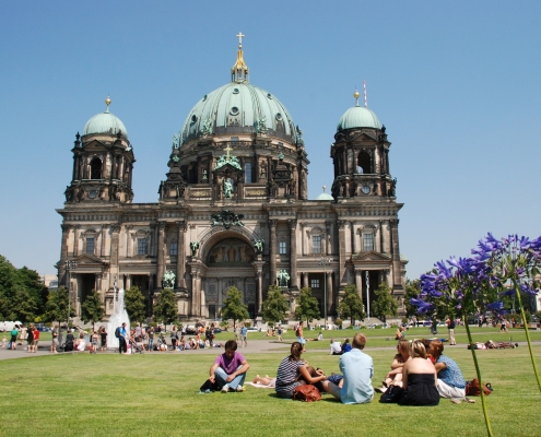 Turisti C MrsBrown on Pixabay https://pixabay.com/de/photos/deutschland-berlin-kirche-religion-1442082/?fbclid=IwAR2GMZ9Vf2cKZJb-Y0sm0z38yuFwNM6laN6onWcFs0ekhmP1s9-7ooiCpH0
