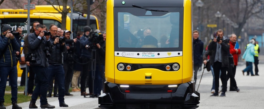 autobus automatico, immagine presa da pagina ufficiale,https://www.wir-fahren-zukunft.de/en/2018/06/13/driverless-buses-take-to-the-streets/