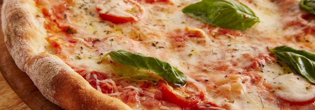 Pizza C Petrovhey Pixabay https://pixabay.com/it/photos/pizza-cibo-italia-3000274/