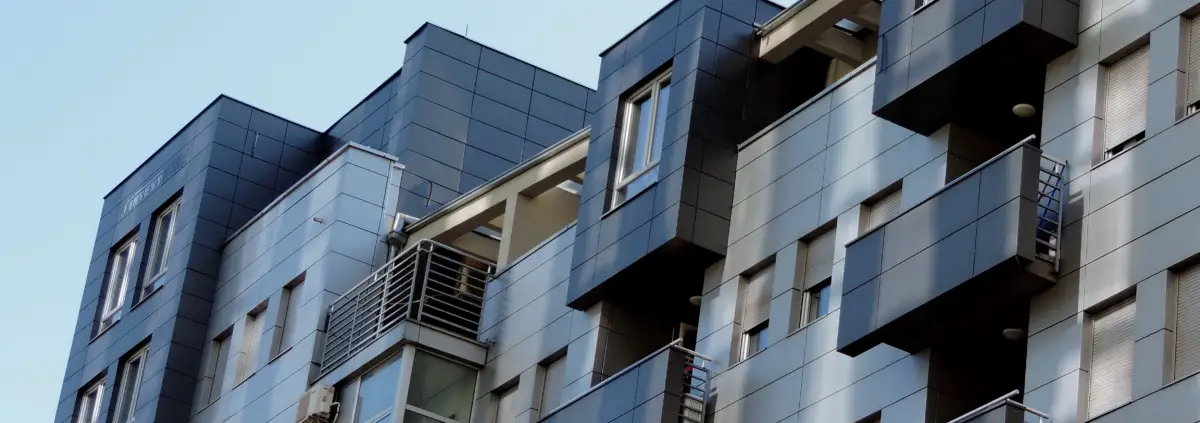 flat, ©bicanski, https://pixnio.com/de/architektur/gebaude/blau-fassade-moderne-erstellen-von-wohnung-balkon-urban-stadt