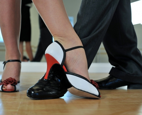 Swing, ©https://pixabay.com/it/photos/tango-argentino-piedi-ballerini-2079964/