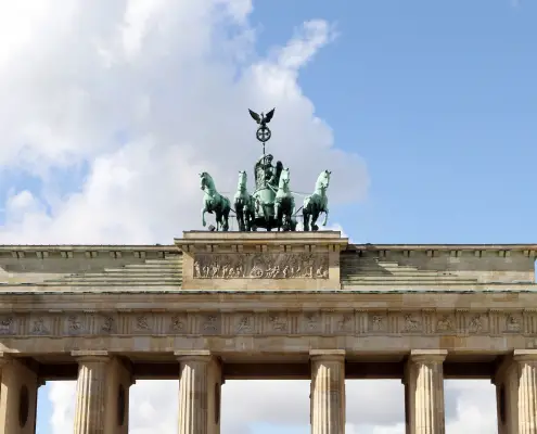 Berlino, ©Pixource, https://pixabay.com/it/photos/porta-di-brandeburgo-berlino-2580125/