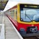 S-Bahn, C reverent https://pixabay.com/it/photos/piattaforma-s-bahn-contenenti-714961
