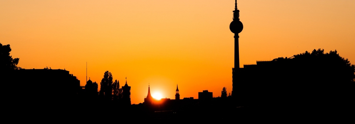 https://pixabay.com/it/photos/tramonto-capitale-berlino-4920933/