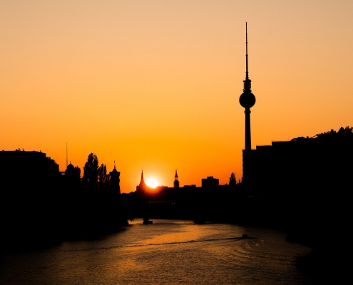 https://pixabay.com/it/photos/tramonto-capitale-berlino-4920933/