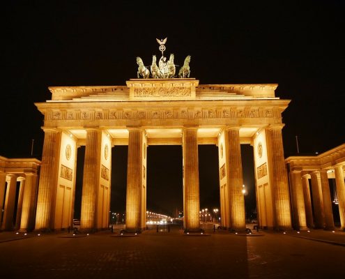 Porta brandenburgo immagine copertina Pixabay https://pixabay.com/de/photos/brandenburger-tor-berlin-historisch-275437/