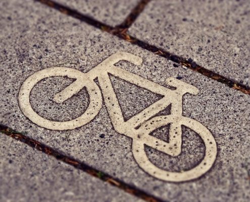 Bici Pixabay CC0 https://pixabay.com/it/photos/pista-ciclabile-ciclismo-ciclisti-3444914/ https://berlinomagazine.com/wp-content/uploads/2020/09/cycle-path-3444914_1280.jpg