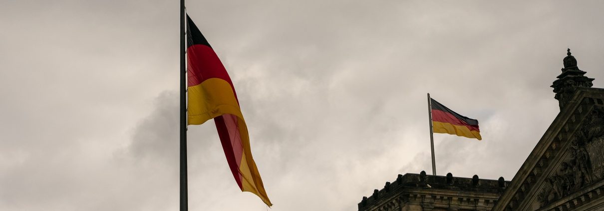 https://pixabay.com/it/photos/governo-reichstag-bandiera-germania-4107301/