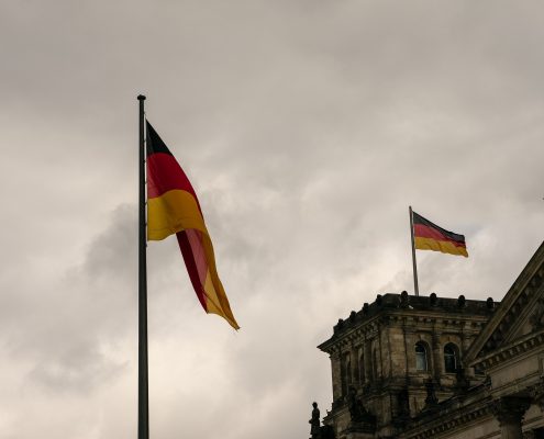 https://pixabay.com/it/photos/governo-reichstag-bandiera-germania-4107301/