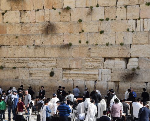 https://pixabay.com/it/photos/preghiera-muro-del-pianto-ebrei-650426/
