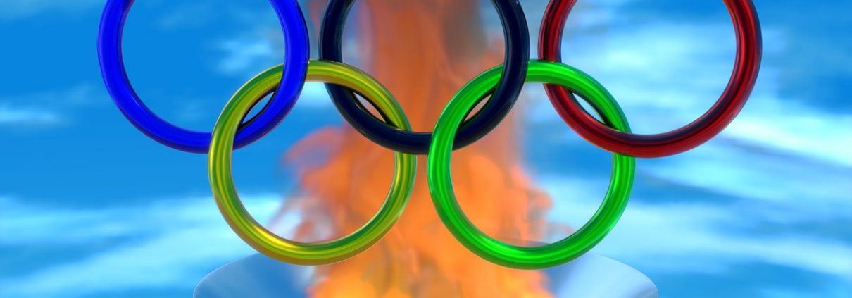 Olimpiadi, Pixabay CC0, https://pixabay.com/it/illustrations/sport-olimpiadi-anelli-fuoco-3d-1350806