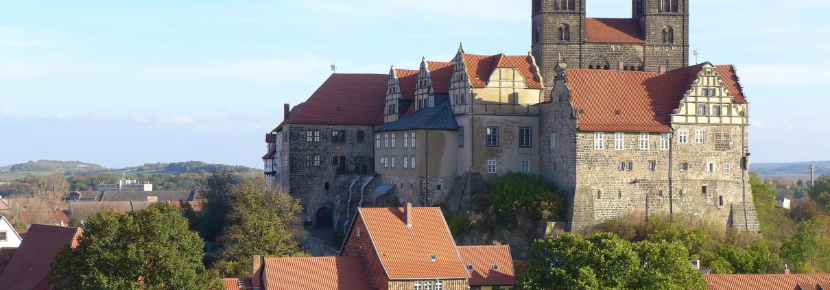 Quedlinburg da Wikipedia ©A. Savin - Pubblico Dominio https://en.wikipedia.org/wiki/Quedlinburg#/media/File:Quedlinburg_asv2018-10_img03_Castle.jpg