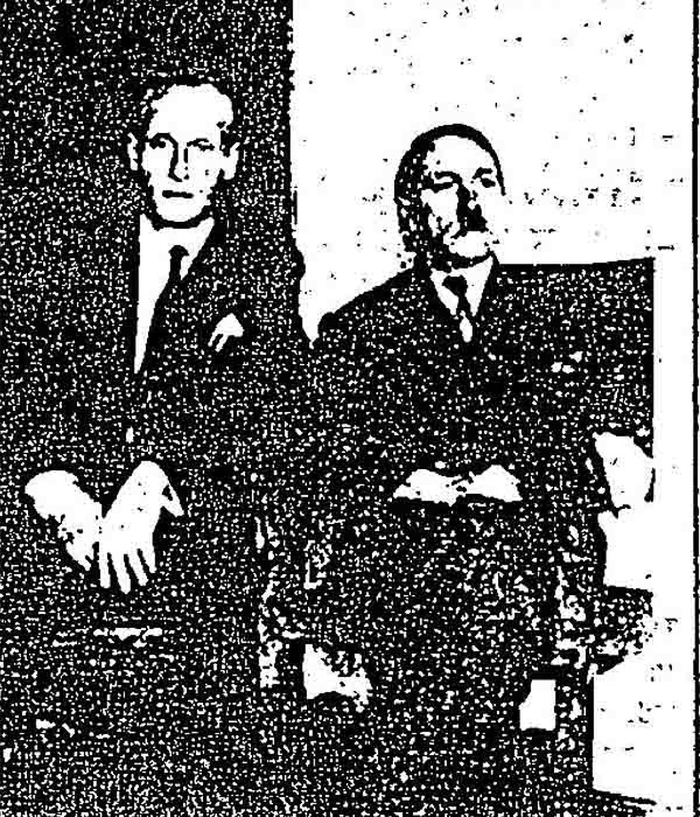Philip Citroen (a sinistra) e il presunto Adolf hitler