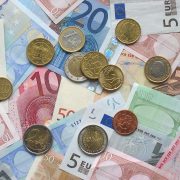 soldi https://commons.wikimedia.org/wiki/File:Euro_coins_and_banknotes.jpg Copyright Avij (talk · contribs)