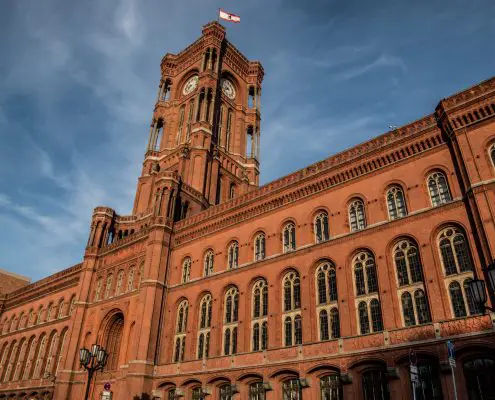 Rotes Rathaus Berlino ©Tomasz Baranowski da Flickr CC2.0 https://www.flickr.com/photos/155376904@N07/43905352142