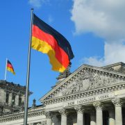Immagine di copertina: Bundestag - Germania ©karlherl da Pixabay https://pixabay.com/it/photos/parlamento-il-popolo-tedesco-324982/ - Licenza Pixabay