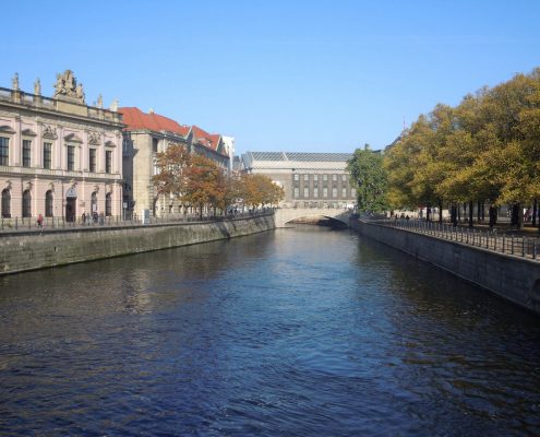 Sprea - Berlino ©Blok da Pixabay https://pixabay.com/it/photos/berlino-spree-fiume-palazzo-ponte-376448/