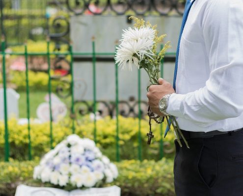 https://pixabay.com/photos/funeral-adios-bye-memory-death-2511124/